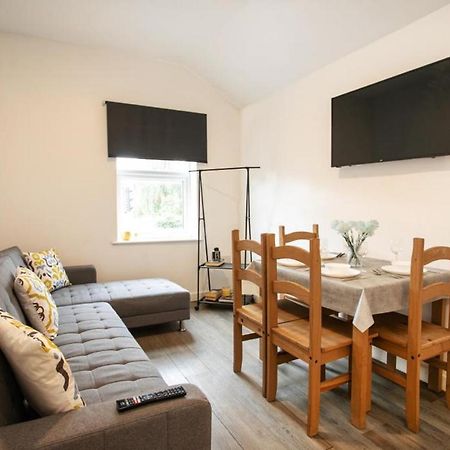 Spacious 2 Bedroom Apartments - 5 Mins From Qmc, Universities And City Centre! Nottingham Kültér fotó