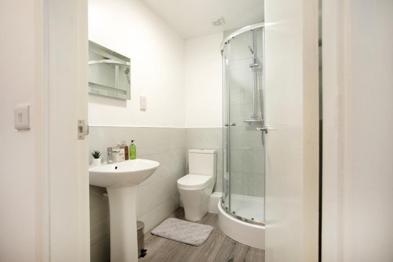 Spacious 2 Bedroom Apartments - 5 Mins From Qmc, Universities And City Centre! Nottingham Kültér fotó