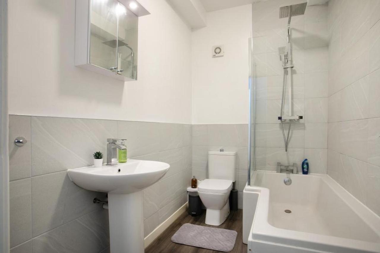 Spacious 2 Bedroom Apartments - 5 Mins From Qmc, Universities And City Centre! Nottingham Kültér fotó